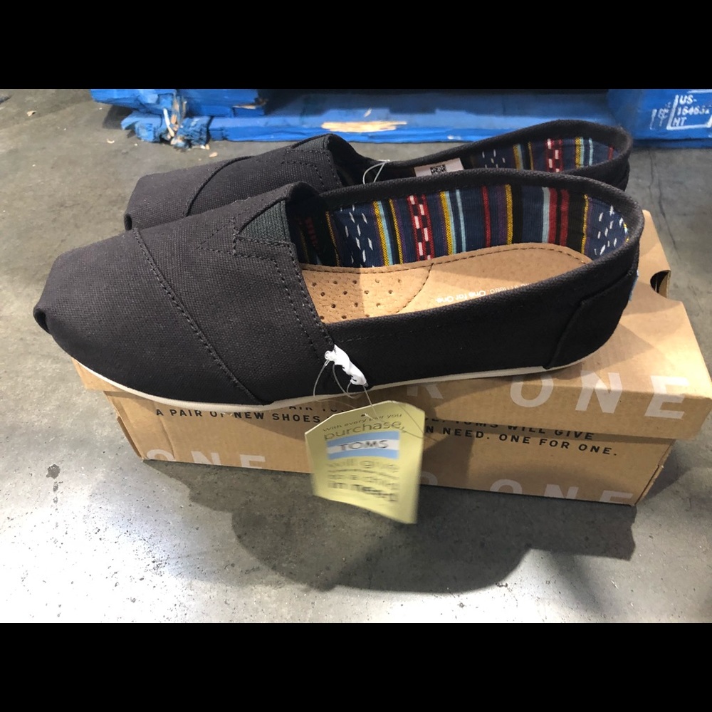 NWT Toms canvas women shoes